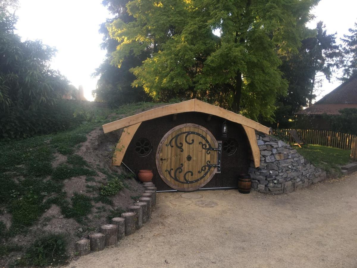 Domaine De Carnin Hotel Beloeil ภายนอก รูปภาพ